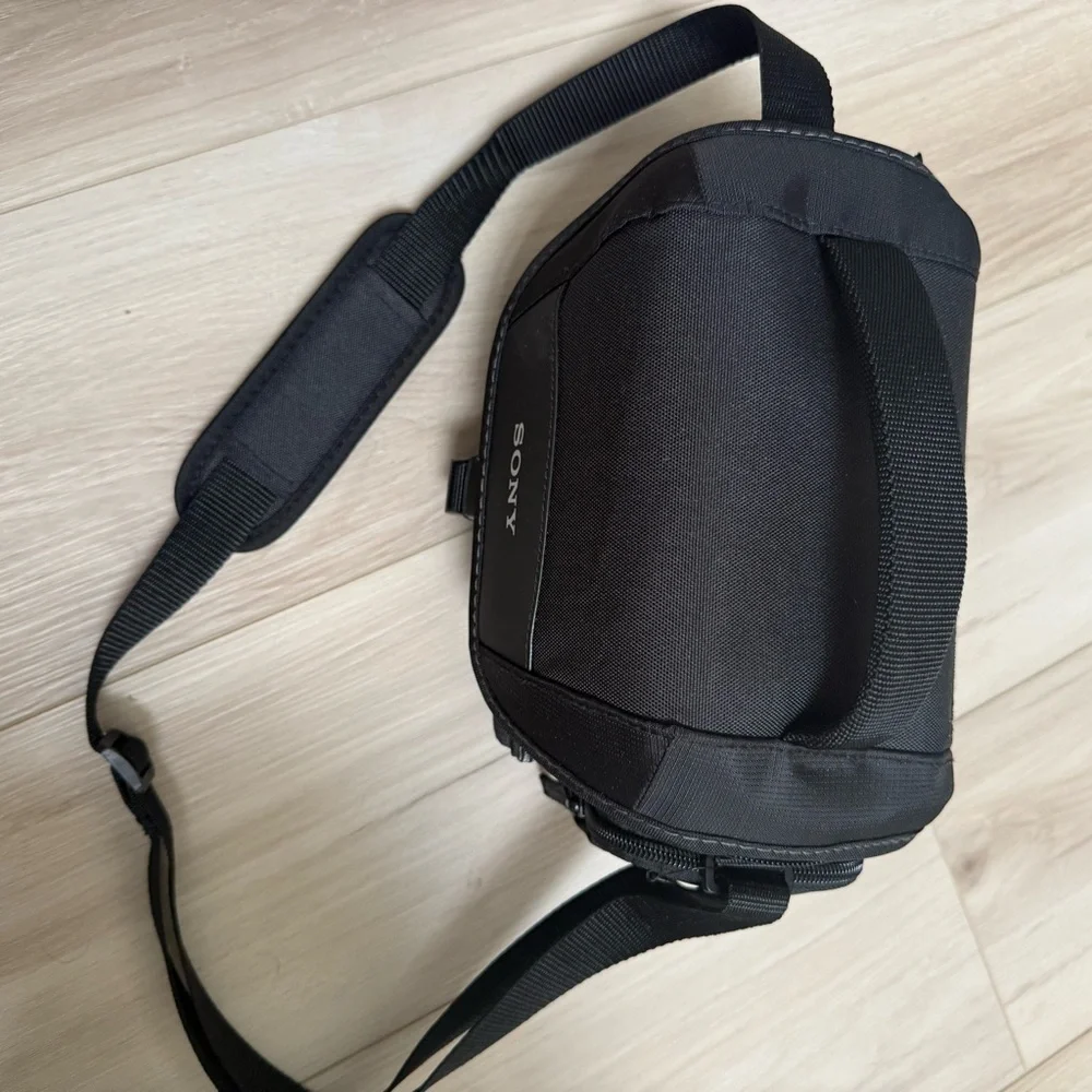 Sony LCSU21 Soft Carrying Case for Cyber-Shot and Alpha NEX Cameras (Black)